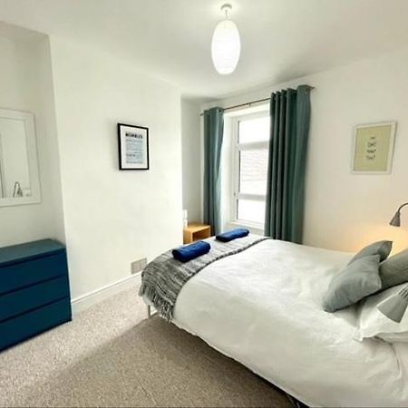*Family Home In Mumbles. Close To The Beach* Экстерьер фото