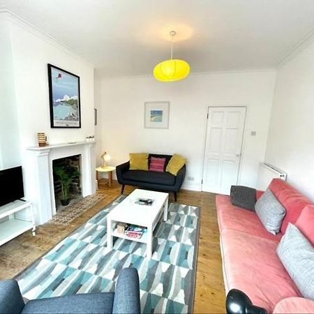 *Family Home In Mumbles. Close To The Beach* Экстерьер фото