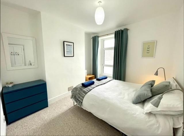 *Family Home In Mumbles. Close To The Beach* Экстерьер фото