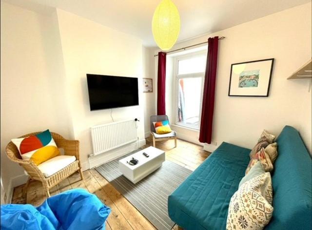 *Family Home In Mumbles. Close To The Beach* Экстерьер фото