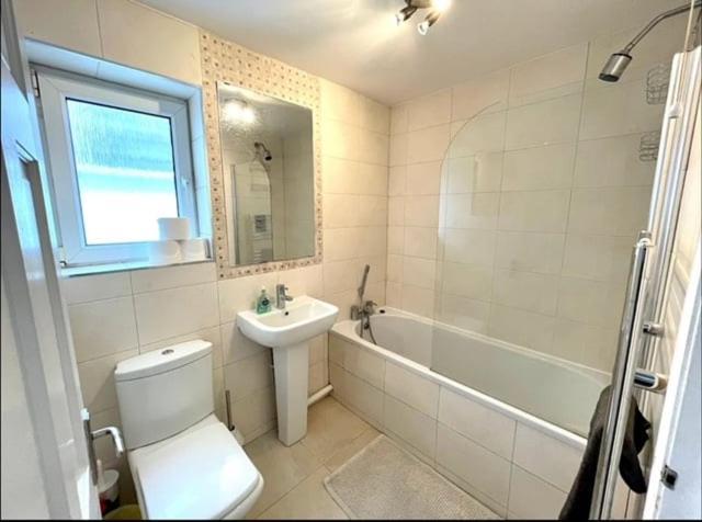 *Family Home In Mumbles. Close To The Beach* Экстерьер фото