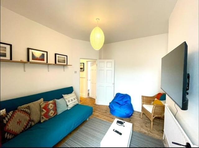 *Family Home In Mumbles. Close To The Beach* Экстерьер фото
